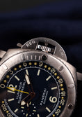 Cargar la imagen en la vista de la galería, Panerai Luminor Submersible 1950 Pangaea Depth Gauge PAM00307 Box + og. Papiere Panerai Service 2024
