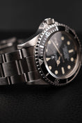 Charger l'image dans la visionneuse de la galerie, Rolex Sea-Dweller 1665 Box + og. Papiere Collector´s Condition and Set Matte Dial Tritium Punched Papers
