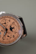 Bild in Galerie-Betrachter laden, Breitling Premier B25 Datora 42 AB2510 Box + og. Papiere Salmon Dial
