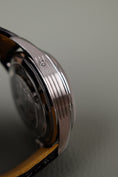 Bild in Galerie-Betrachter laden, Breitling Premier B25 Datora 42 AB2510 Box + og. Papiere Salmon Dial
