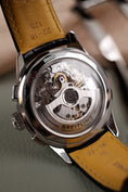 Bild in Galerie-Betrachter laden, Breitling Premier B25 Datora 42 AB2510 Box + og. Papiere Salmon Dial
