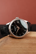 Bild in Galerie-Betrachter laden, Patek Philippe Calatrava 5227G-010 Box + og. Papiere 18k White Gold, German Delivered
