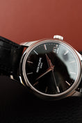 Bild in Galerie-Betrachter laden, Patek Philippe Calatrava 5227G-010 Box + og. Papiere 18k White Gold, German Delivered
