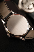 Bild in Galerie-Betrachter laden, Patek Philippe Calatrava 5227G-010 Box + og. Papiere 18k White Gold, German Delivered
