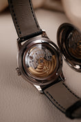 Bild in Galerie-Betrachter laden, Patek Philippe Calatrava 5227G-010 Box + og. Papiere 18k White Gold, German Delivered
