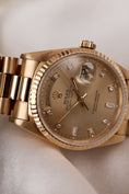 Cargar la imagen en la vista de la galería, Rolex Day-Date 36 18238 Box + og. Papiere Champagne Diamond Dial
