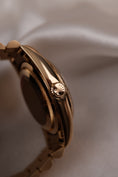 Bild in Galerie-Betrachter laden, Rolex Day-Date 36 18238 Box + og. Papiere Champagne Diamond Dial
