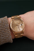 Bild in Galerie-Betrachter laden, Rolex Day-Date 36 18238 Box + og. Papiere Champagne Diamond Dial
