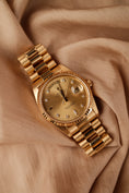 Bild in Galerie-Betrachter laden, Rolex  Day-Date 36mm Champagne Diamond Dial LC100 18238 Box + og. Papiere
