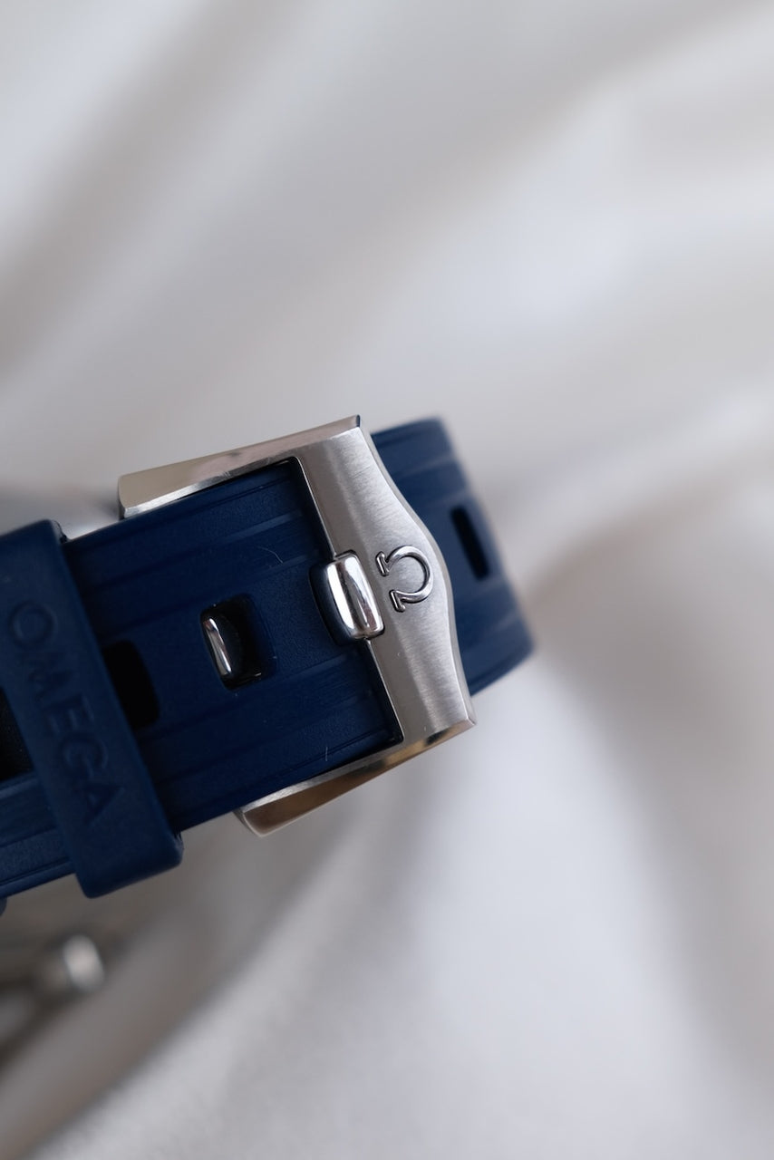 Omega Seamaster 300 Diver 210.32.42.20.03.001 - Detail view 8