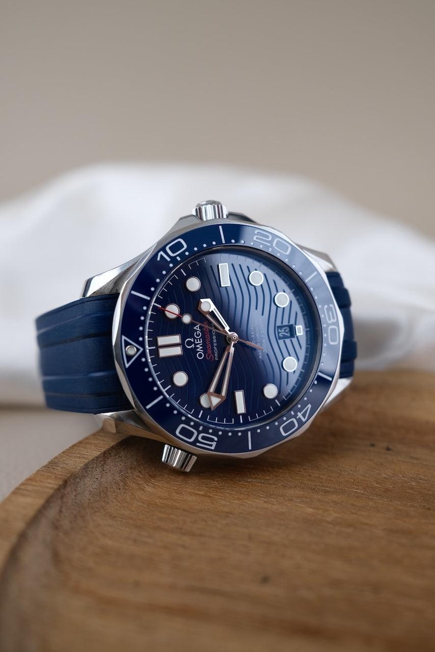 Omega Seamaster 300 Diver 210.32.42.20.03.001 - Detail view 9