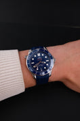 Carica l'immagine nel visualizzatore della galleria, Omega Seamaster 300 Diver 210.32.42.20.03.001 - Detail view 10

