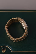Cargar la imagen en la vista de la galería, Rolex Day-Date 36 18238 Box + og. Papiere Champagne Diamond Dial

