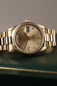 Cargar la imagen en la vista de la galería, Rolex Day-Date 36 18238 Box + og. Papiere Champagne Diamond Dial
