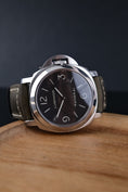 Load image into Gallery viewer, Panerai Luminor Base PAM00112 - Detail view 1

