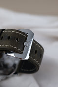 Load image into Gallery viewer, Panerai Luminor Base PAM00112 - Detail view 9
