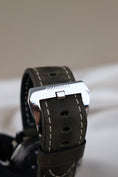 Load image into Gallery viewer, Panerai Luminor Base PAM00112 - Detail view 8

