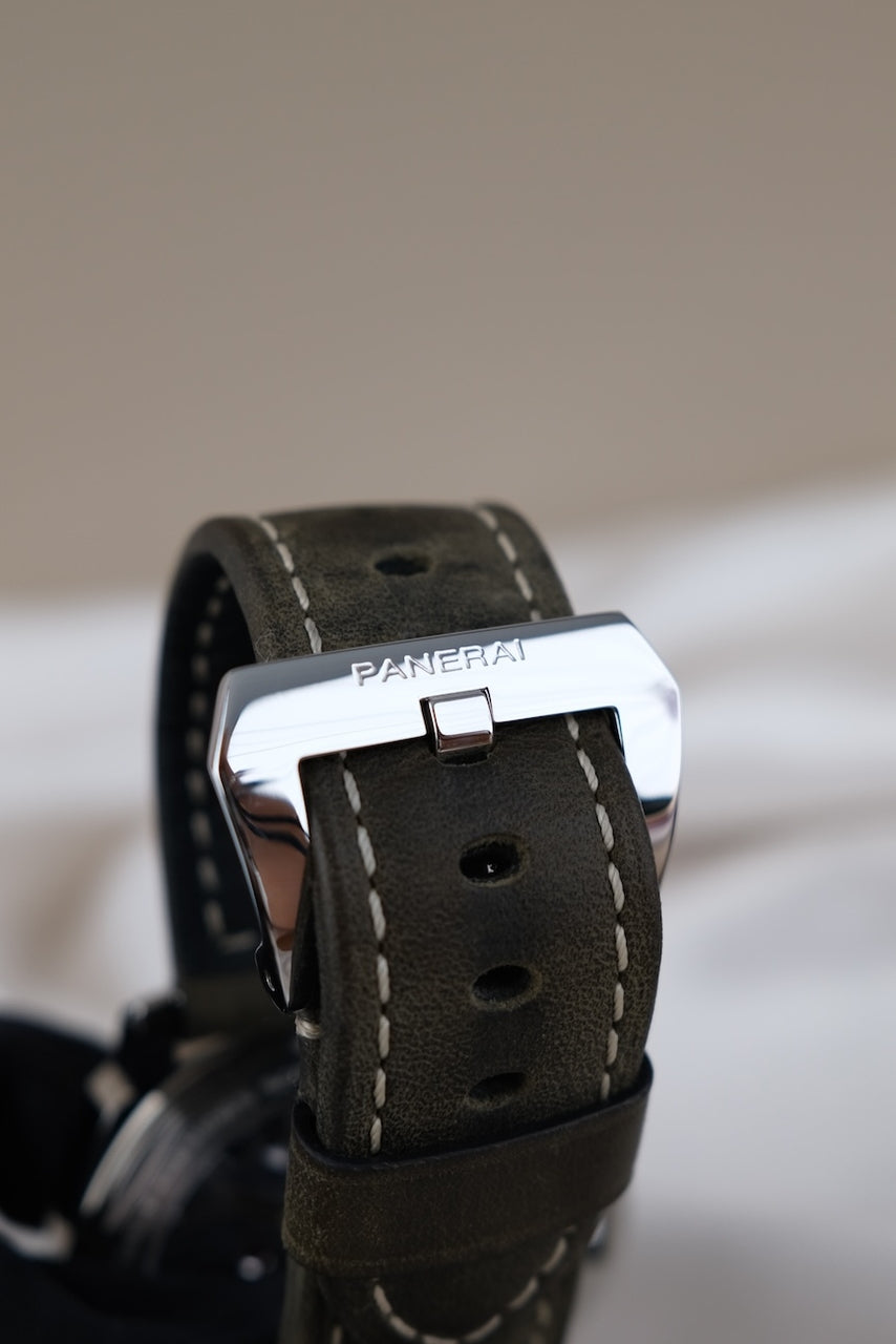 Panerai Luminor Base PAM00112 - Detail view 8
