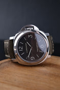 Load image into Gallery viewer, Panerai Luminor Base PAM00112 - Detail view 2
