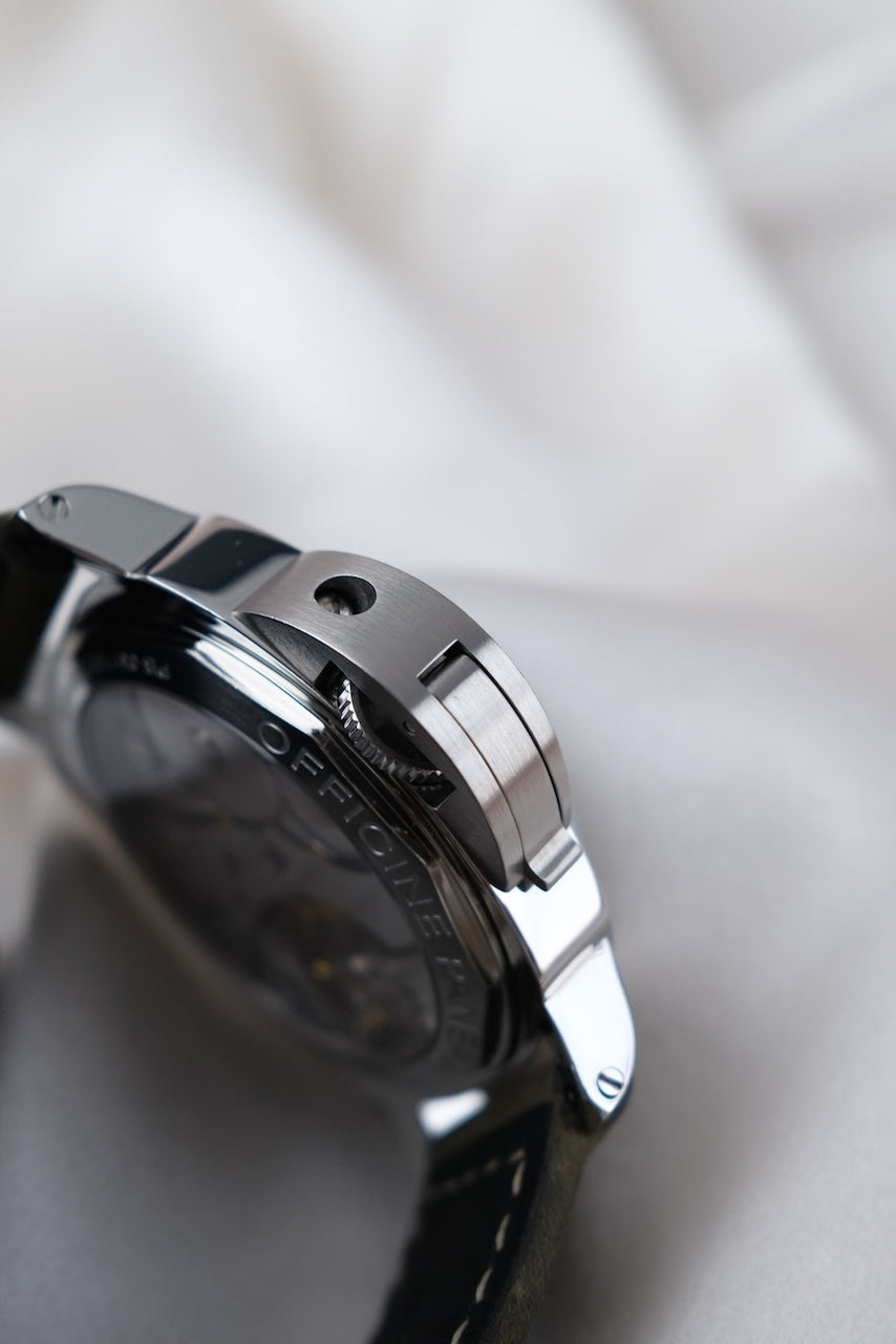 Panerai Luminor Base PAM00112 - Detail view 5