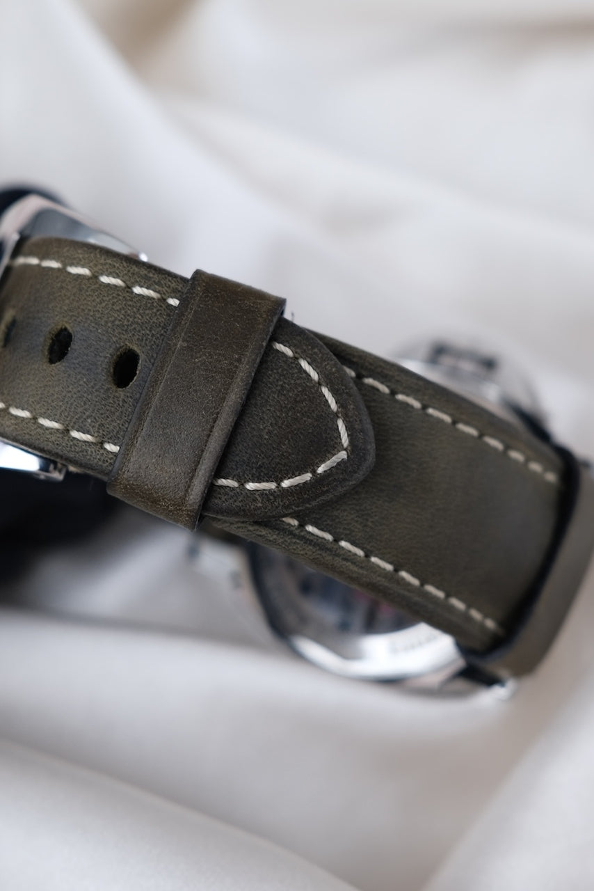 Panerai Luminor Base PAM00112 - Detail view 11