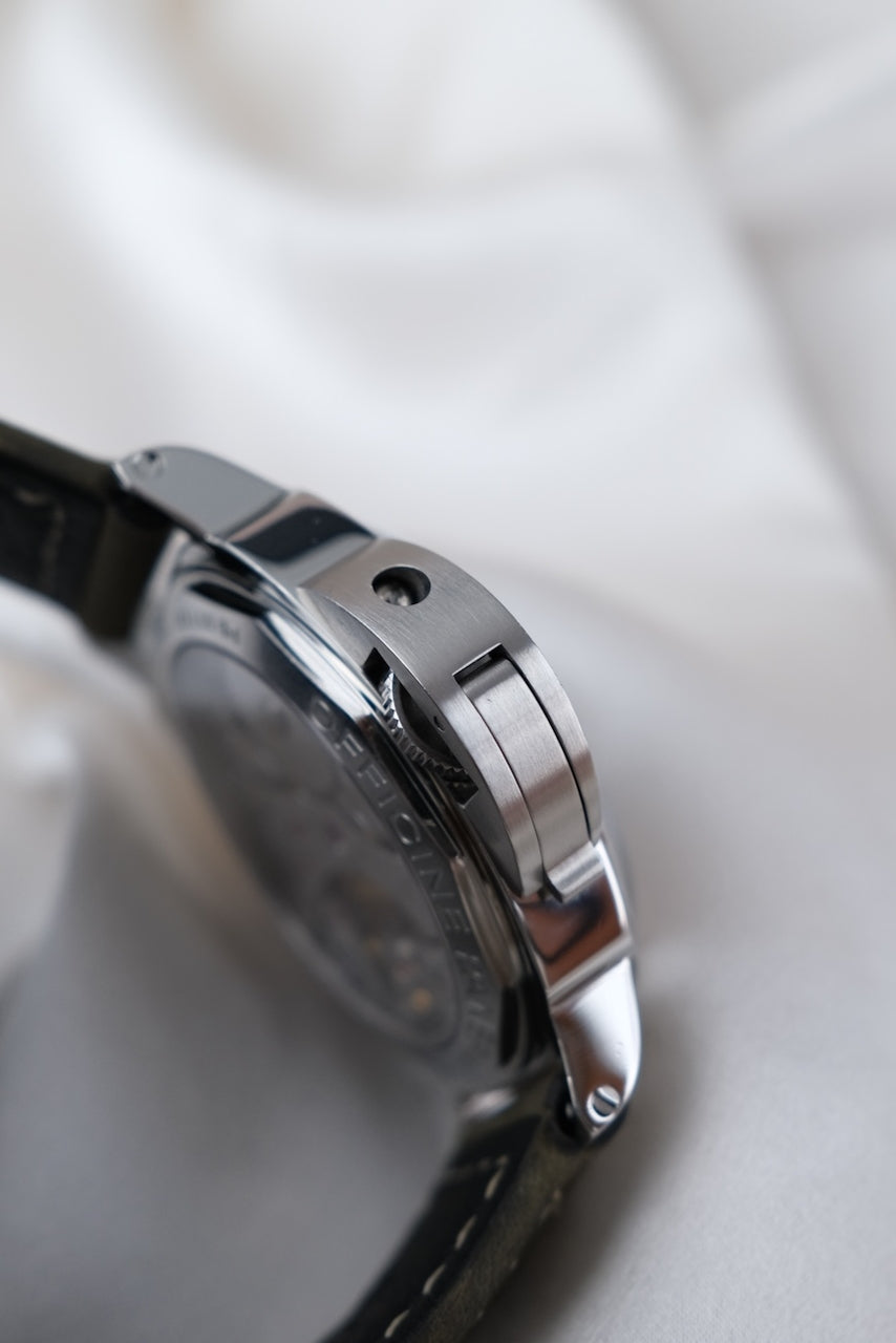 Panerai Luminor Base PAM00112 - Detail view 4