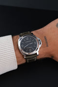 Load image into Gallery viewer, Panerai Luminor Base PAM00112 - Detail view 12
