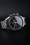Load image into Gallery viewer, Omega Speedmaster Moonwatch 31130423001006 - Detail view 2
