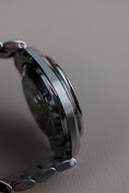 Load image into Gallery viewer, Omega Speedmaster Moonwatch 31130423001006 - Detail view 6
