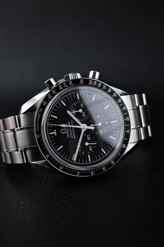 Omega Speedmaster Moonwatch 31130423001006 - Detail view 1