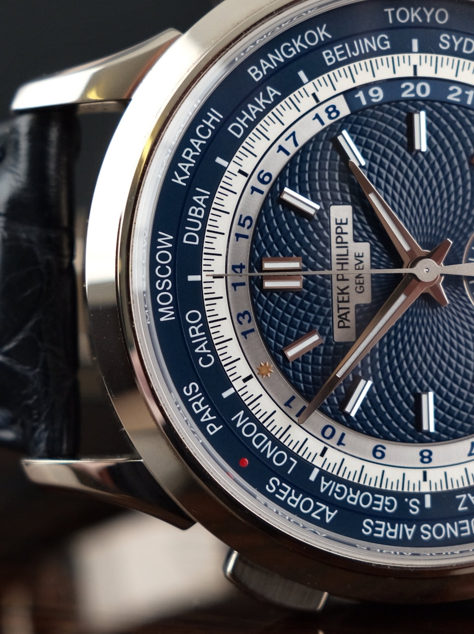 Patek Philippe World Time Chronograph 5930G-010 Box + og. Papiere Blue Dial, 2022, White Gold, EU Delivered, Flyback