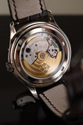 Cargar la imagen en la vista de la galería, Patek Philippe Annual Calendar 5146G-001 Box + og. Papiere 18k White Gold, Moonphase, German Delivered, Cream Dial
