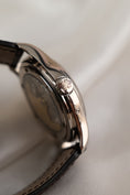 Cargar la imagen en la vista de la galería, Patek Philippe Annual Calendar 5146G-001 Box + og. Papiere 18k White Gold, Moonphase, German Delivered, Cream Dial
