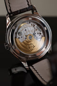 Cargar la imagen en la vista de la galería, Patek Philippe Annual Calendar 5146G-001 Box + og. Papiere 18k White Gold, Moonphase, German Delivered, Cream Dial
