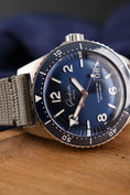 Bild in Galerie-Betrachter laden, Glashütte SeaQ Panoramadatum 1-36-13-02-81-34 Box + og. Papiere Blue Dial, incl. Orange Nato Glashütte Original Strap
