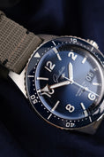 Bild in Galerie-Betrachter laden, Glashütte SeaQ Panoramadatum 1-36-13-02-81-34 Box + og. Papiere Blue Dial, incl. Orange Nato Glashütte Original Strap
