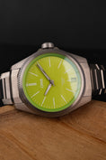 Cargar la imagen en la vista de la galería, Oris Pro Pilot x Kermit 0140077787157-Set Box + og. Papiere German Delivered
