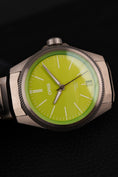 Cargar la imagen en la vista de la galería, Oris Pro Pilot x Kermit 0140077787157-Set Box + og. Papiere German Delivered
