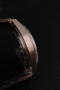 Cargar la imagen en la vista de la galería, Oris Pro Pilot x Kermit 0140077787157-Set Box + og. Papiere German Delivered
