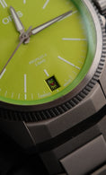 Cargar la imagen en la vista de la galería, Oris Pro Pilot x Kermit 0140077787157-Set Box + og. Papiere German Delivered
