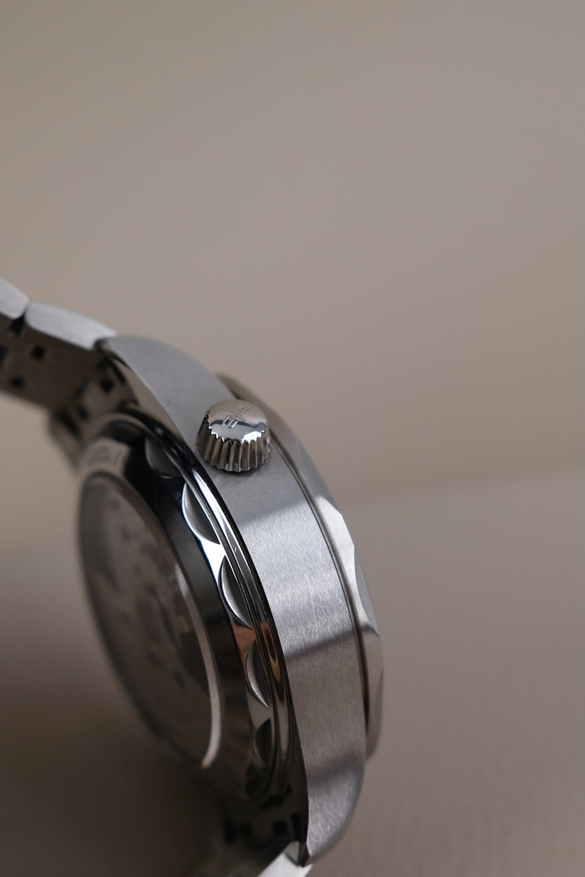Omega Seamaster Professional Chronograph 21030445106001 Box + og. Papiere Silver Grey Dial, German Delivered, 44mm