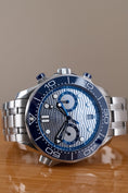 Carica l'immagine nel visualizzatore della galleria, Omega Seamaster Professional Chronograph 21030445106001 Box + og. Papiere Silver Grey Dial, German Delivered, 44mm
