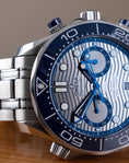 Carica l'immagine nel visualizzatore della galleria, Omega Seamaster Professional Chronograph 21030445106001 Box + og. Papiere Silver Grey Dial, German Delivered, 44mm
