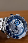 Carica l'immagine nel visualizzatore della galleria, Omega Seamaster Professional Chronograph 21030445106001 Box + og. Papiere Silver Grey Dial, German Delivered, 44mm
