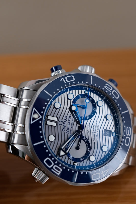 Omega Seamaster Professional Chronograph 21030445106001 Box + og. Papiere Silver Grey Dial, German Delivered, 44mm