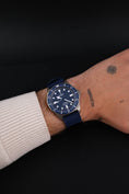 Bild in Galerie-Betrachter laden, Tudor Pelagos FXD 25707B Box + og. Papiere Titanium, Blue Dial, 2023, incl. Tudor Nato Strap
