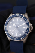 Bild in Galerie-Betrachter laden, Tudor Pelagos FXD 25707B Box + og. Papiere Titanium, Blue Dial, 2023, incl. Tudor Nato Strap
