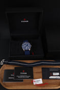 Bild in Galerie-Betrachter laden, Tudor Pelagos FXD 25707B Box + og. Papiere Titanium, Blue Dial, 2023, incl. Tudor Nato Strap
