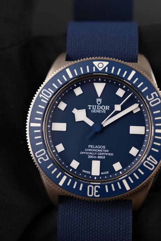 Tudor Pelagos FXD 25707B Box + og. Papiere Titanium, Blue Dial, 2023, incl. Tudor Nato Strap