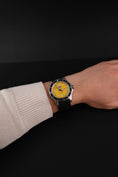 Bild in Galerie-Betrachter laden, Breitling Superocean A17367021 Box + og. Papiere Yellow Dial 44mm
